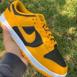 Nike Dunk Low ‘GOLDENROD’ used a couple times but still in great condition.